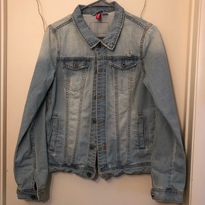 DIVIDED | Light Wash Distressed Denim Jacket